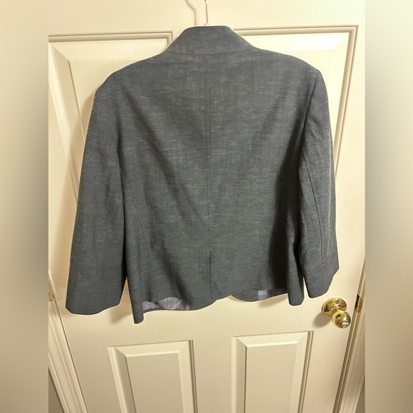 LAFAYETTE 148 Blazer Gray 3 Button Short Jacket Wool Blend Size 4 - Picture 4 of 5